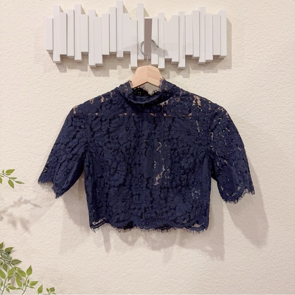 Keepsake the Label Sunshine Short Sleeve All Lace Crop Top Navy Size Small NWT - Picture 3 of 8